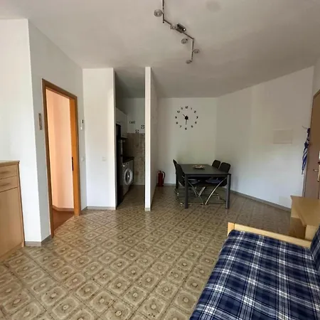 Spacious Flat Close To The شقة