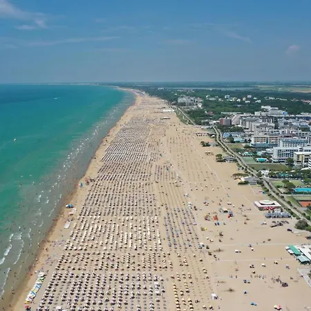 Spacious Flat Close To The Beach - Beahost Apartment
