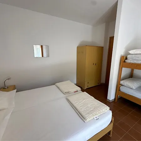 Apartment Spacious Flat Close To The Beach - Beahost *
