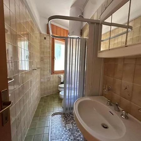 Spacious Flat Close To The *